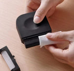 Portable Lint Remover Brush - Manual Fabric Shaver for Clothes & Furniture